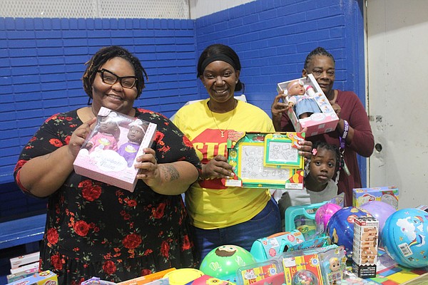 Food, toy drives boost Christmas spirit in El Dorado - Vimarsana News