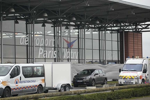 Plane OK to leave French airport | The Arkansas Democrat-Gazette - Arkansas' Best News Source - Vimarsana News