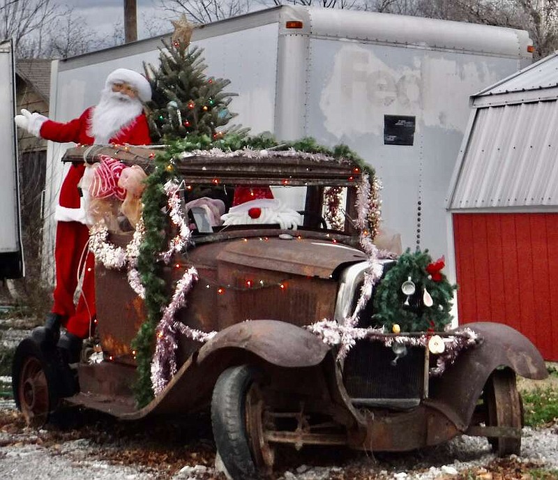 Eyecatching holiday decorations Westside Eagle Observer