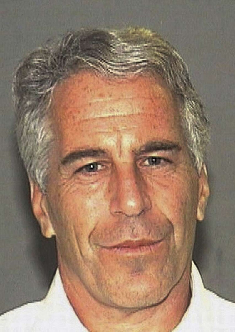 Jeffrey Epstein, el financista estadounidense que fue acusado de abuso sexual de menores y que murió en la cárcel. Foto del arresto, el 27 de julio de 2006, proveida por la policía de Palm Beach en Florida. (Policía de Palm Beach via AP)
