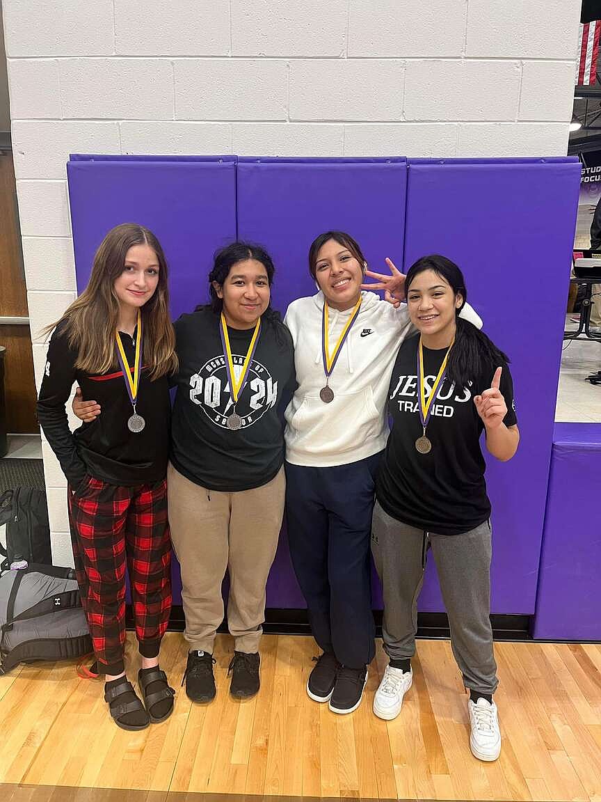 (45ー100)||pimpandhost imagesize:864x1152 "01 McDonald County girls do well at Monett event | McDonald County Press
