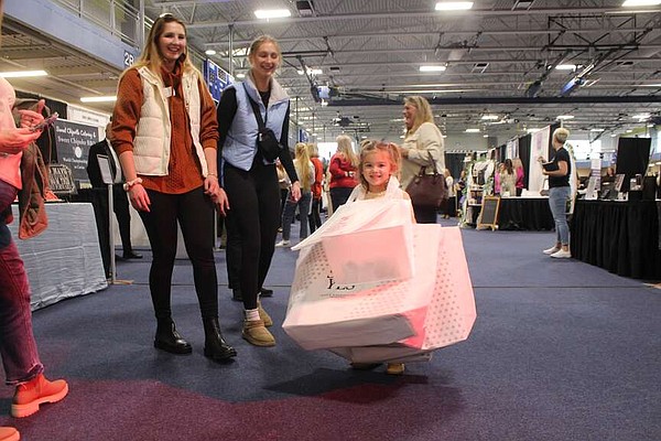 Brides find local wedding vendors through expo | Jefferson City News Tribune - Vimarsana News