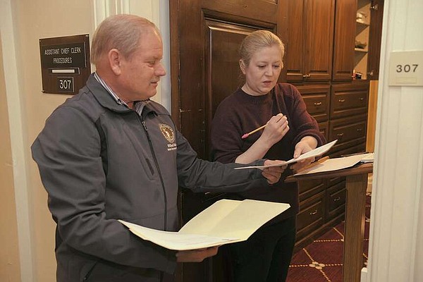 Lawmakers consider place-bound cosmetology bill | Jefferson City News Tribune - Vimarsana News