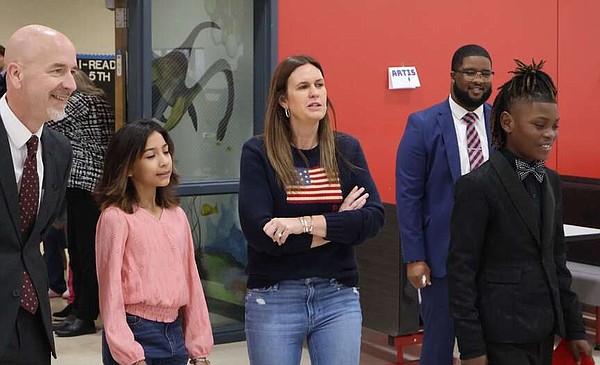 Gov. Sanders tours Hope elementary, listens to district's plans for future - Vimarsana News