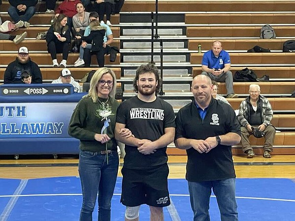 South Callaway boys wrestling's Benningfield and Kinney go undefeated on Senior Night - Vimarsana News