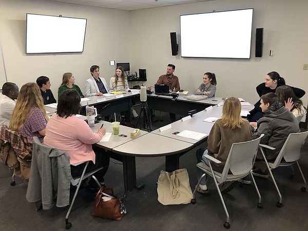 Fayetteville youth council meets for first time, expresses interest in wide range of issues | The Arkansas Democrat-Gazette - Vimarsana News