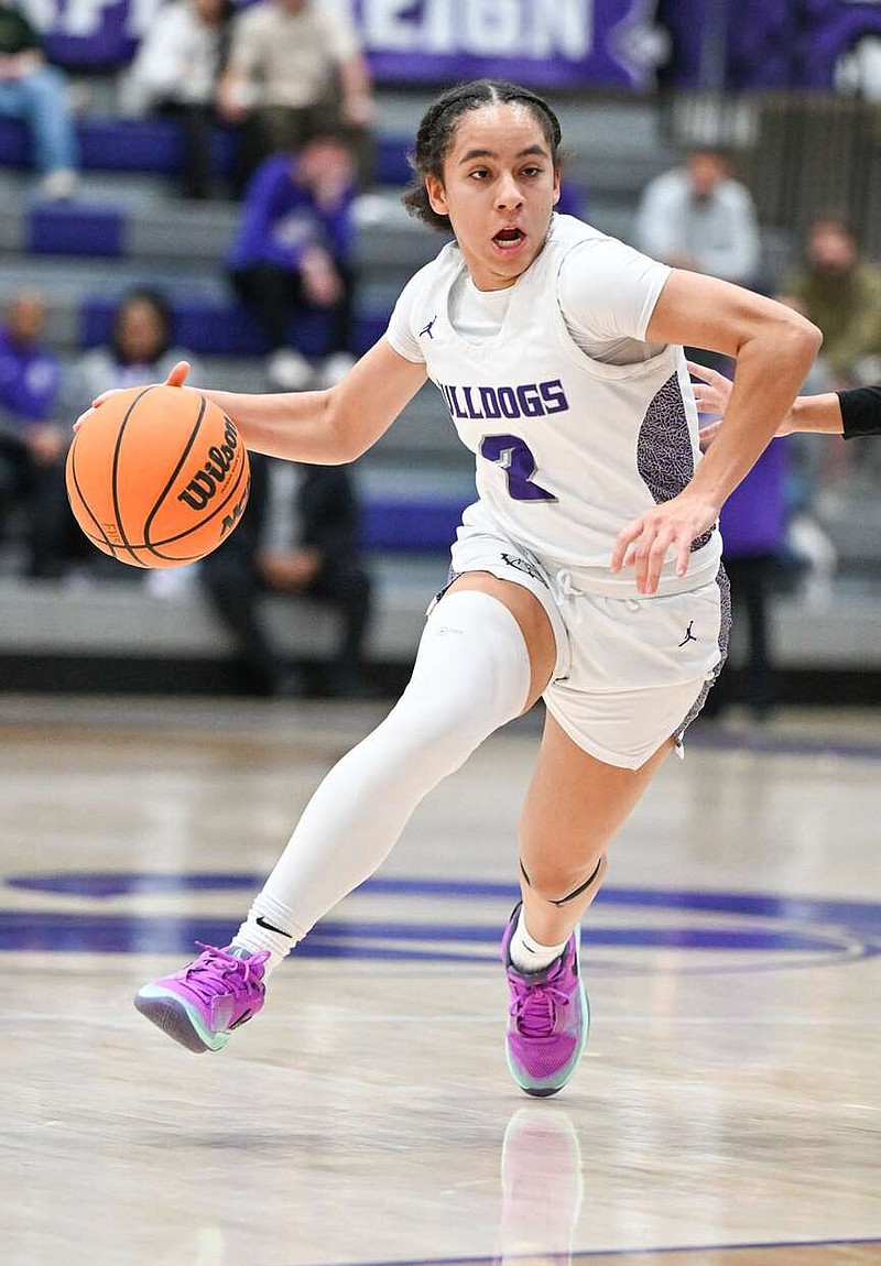 Fayetteville's Whitney Brown (2) drives the ball in the first quarter on Wednesday, Jan. 3, 2024 at Bulldog Arena in Fayetteville. 
(NWA Democrat-Gazette/Caleb Grieger)