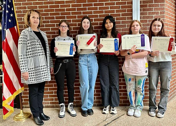 Six PGHS students awarded by DAR for art work - Vimarsana News