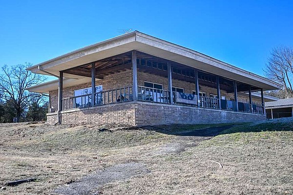 Van Buren City Council votes against lease agreement to restore Cedars Country Club golf course - Vimarsana News