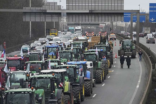 Blockades by farmers to end | The Arkansas Democrat-Gazette - Arkansas' Best News Source - Vimarsana News
