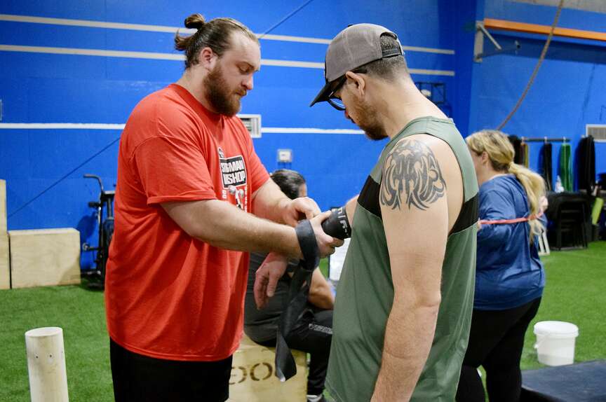watch-strongman-competitors-hold-workshop-in-texarkana-texarkana