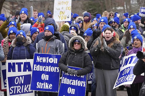 Teachers strike ends with deal | Northwest Arkansas Democrat-Gazette - Vimarsana News
