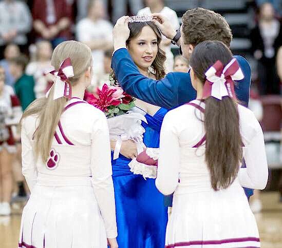 Photo courtesy of Krystal Elmore At the 2024 Siloam Springs High School basketball homecoming, Miah Hong is crowned as the Homecoming Queen.