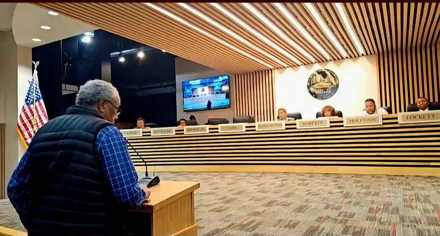 Property acquisition vote splits Pine Bluff council