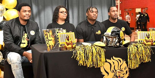 Golden Lions sign 13 via high schools | The Arkansas Democrat-Gazette - Vimarsana News