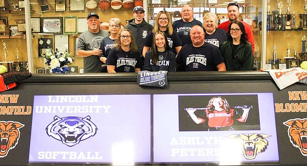 New Bloomfield's Peters signs for Lincoln softball - Vimarsana News