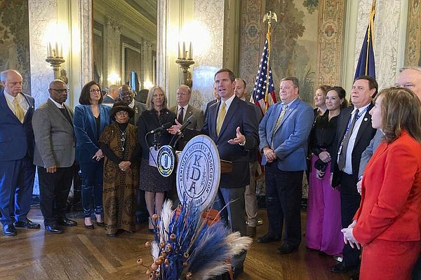 Kentucky distillers lauded for economic role | The Arkansas Democrat-Gazette - Vimarsana News