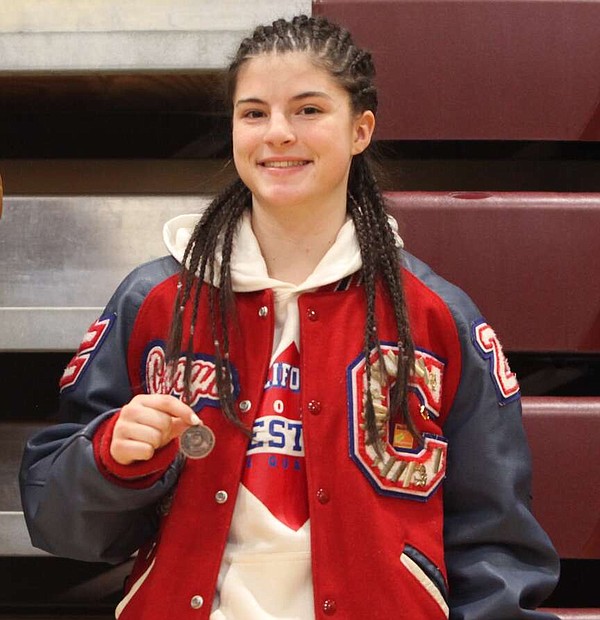 Lady Pintos wrestlers Wingate and Scroggins bring home district medals - Vimarsana News