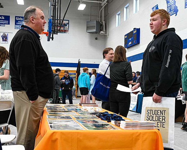 Russellville High School career fair draws hundreds of presenters, students - Vimarsana News