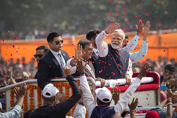 Indians greet Modi on 7th trip to UAE | The Arkansas Democrat-Gazette - Vimarsana News