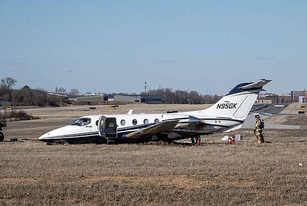 Two injured when plane goes off runway at Bentonville's Thaden Field | Northwest Arkansas Democrat-Gazette - Vimarsana News