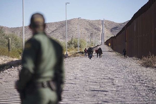 ICE considers mass release of immigrants | The Arkansas Democrat-Gazette - Vimarsana News