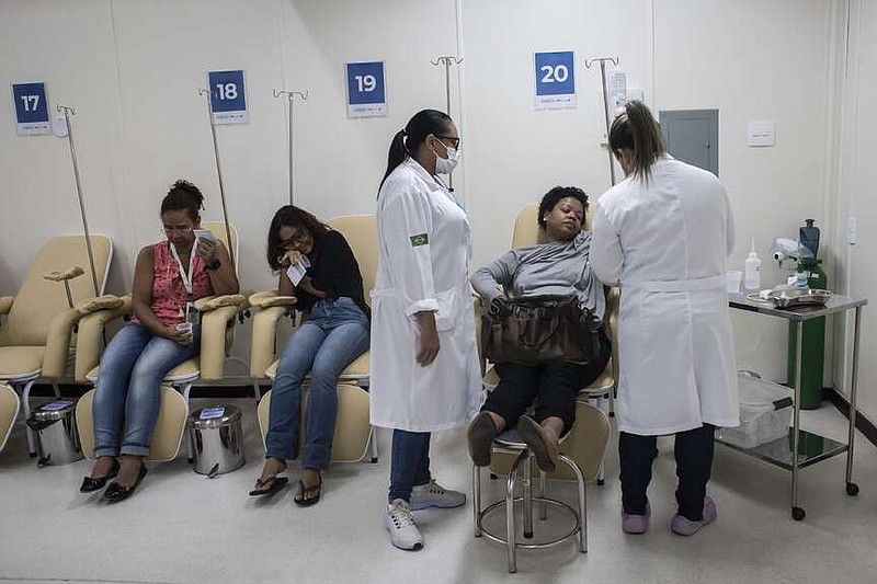 Gabriela Rodrigues, second from right, suspected of having dengue fever, is attended at the Rodolpho Rocco Municipal Polyclinic in Rio de Janeiro, Brazil, Wednesday, Feb. 7, 2024. (AP Photo/Bruna Prado)