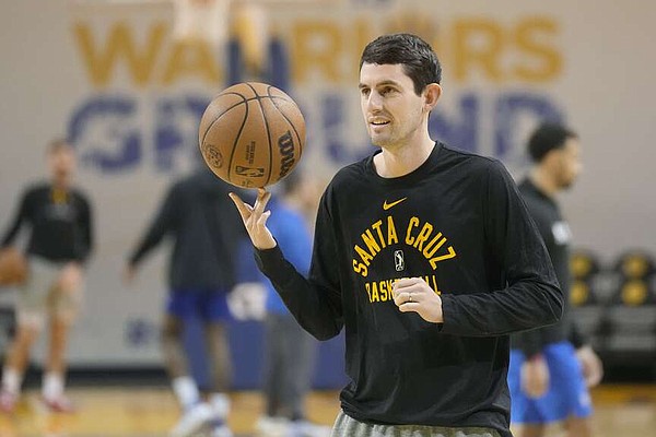 Steve Kerr's son finding his way in coaching not far from where his dad leads NBA stars - Vimarsana News
