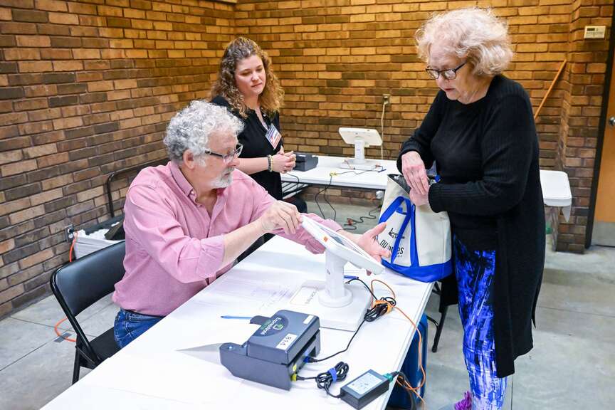 Hundreds vote early in primary elections in Sebastian, Crawford