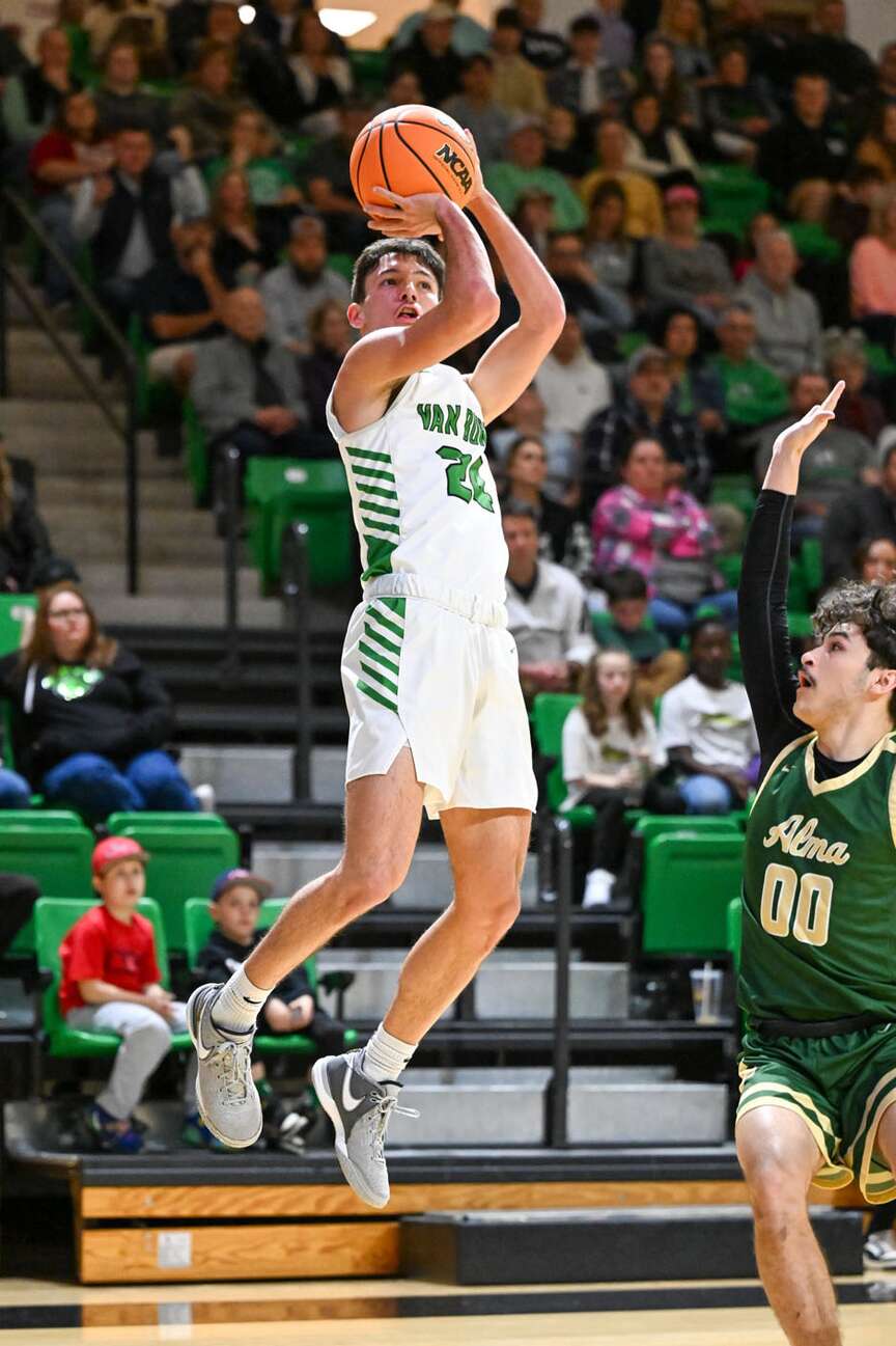 PREP BASKETBALL Van Buren’s Drew Brasuell embraces family history