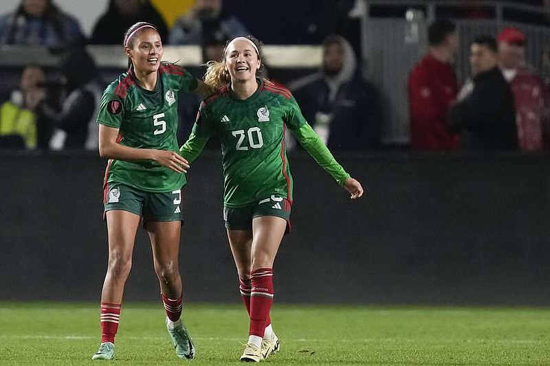 La volante mexicana Mayra Pelayo celebra tras anotar un gol en la victoria 2-0 ante Estados Unidos en la Copa Oro femenina de la CONCACAF, el lunes 26 de febrero de 2024, en Carson, California. (AP Foto/Ryan Sun)