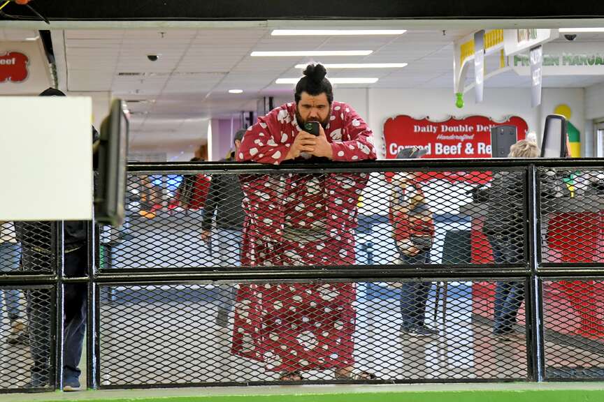 WATCH | Sumo wrestlers make stop at Oaklawn leading up to Sunday's