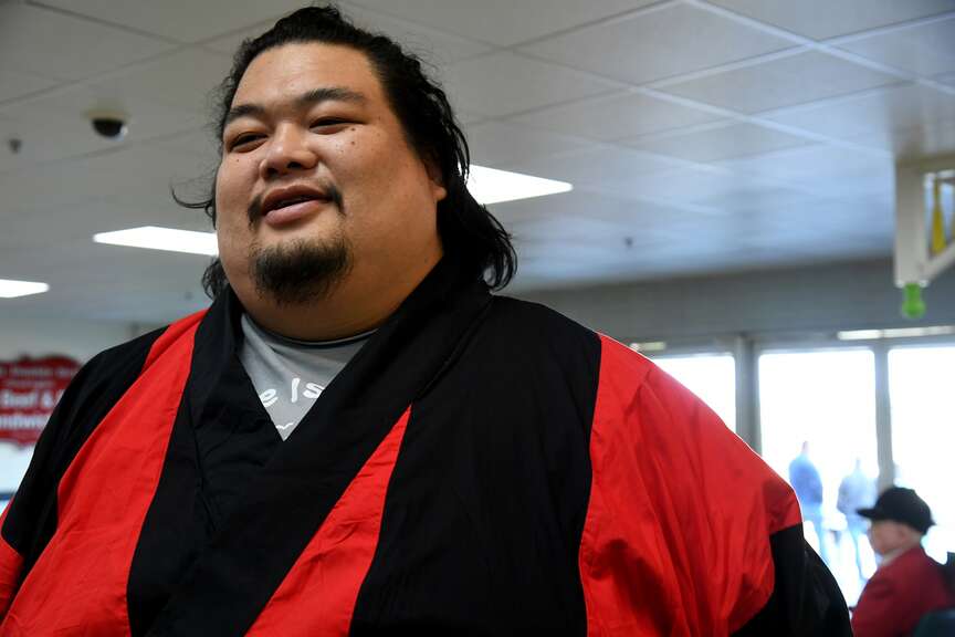 WATCH | Sumo wrestlers make stop at Oaklawn leading up to Sunday's