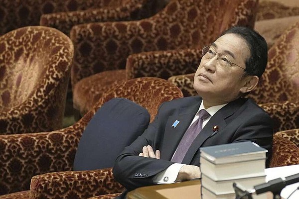 野党代表、日本与党を非難する