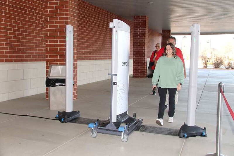 Farmington School District pilots new weapons detection system during