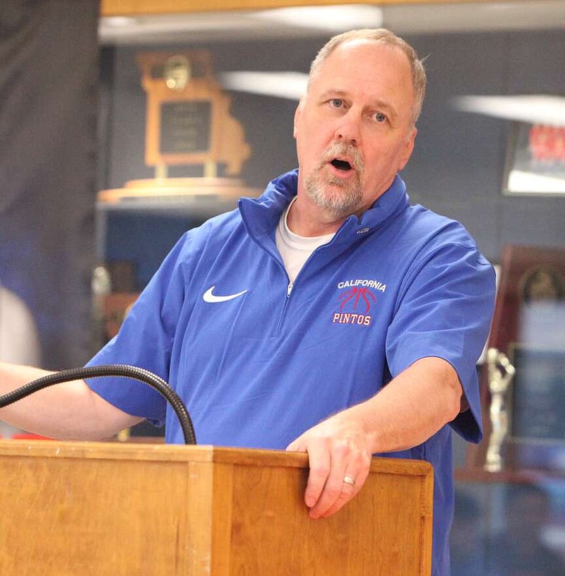 (Democrat photo/Evan Holmes)
Pintos basketball head coach Brad Conway talks about California's 2023-24 with the crowd at the Pintos' banquet on Monday night.