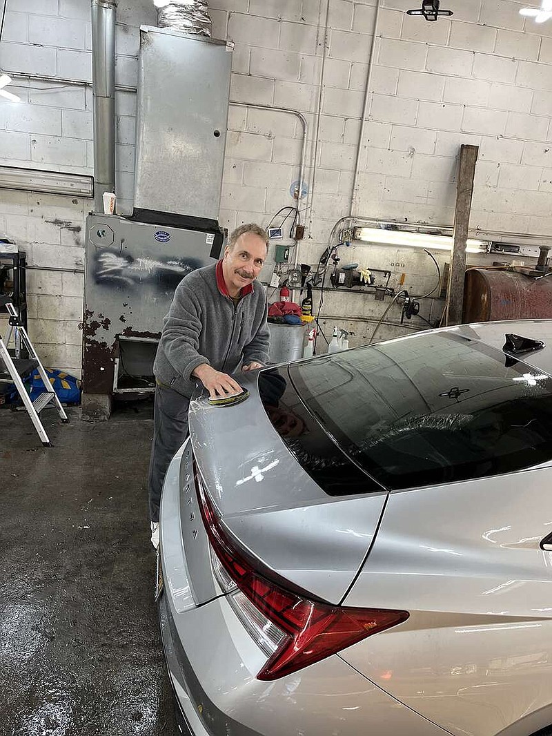 Jerry Zezima cleans his wife's car at the Auto Salon Detail Center. (Edgar Barbosa/TNS)