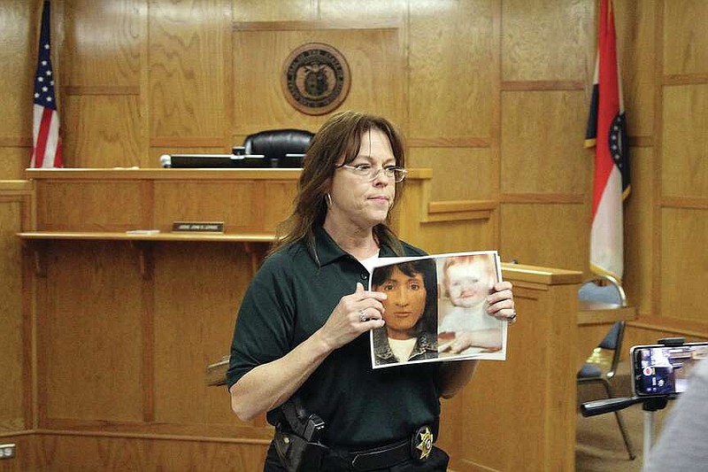 Detective Lorie Howard holds composite sketch of Shauna Garber on Thursday during a press conference in which authorities said Talfey Reeves of Pineville, Mo., killed Garber in 1990. Visit nwaonline.com/photos for today's photo gallery.

(NWA Democrat-Gazette/Daniel Bereznicki)