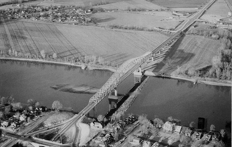 Photo courtesy the Kingdom of Callaway Historical Society
Cedar City is in the upper left corner of this 1955 photo. Do you remember the Bridge Drive-in (upper right) where you could see the movie from the highway?