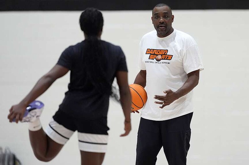 Shay Ijiwoye, who played basketball at Desert Vista High in Phoenix and has committed to Stanford University, works out with coach Tony Darden, Monday, March 18, 2024, in Chandler, Ariz. Iowa's Caitlin Clark has reshaped women's college basketball and the perception of it. Up-and-coming players have taken notice, working to extend their range to be like her. (AP Photo/Matt York)