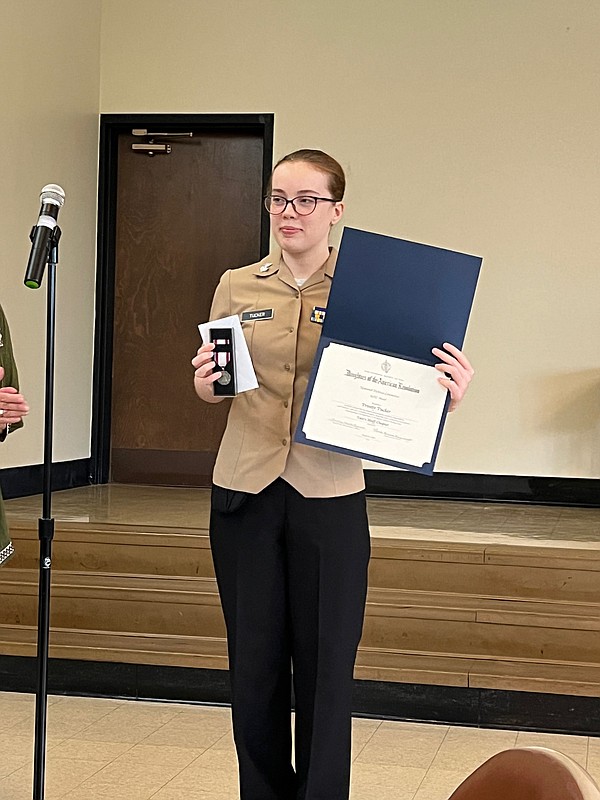 Tate's Bluff DAR chapter presents ROTC award | Camden News