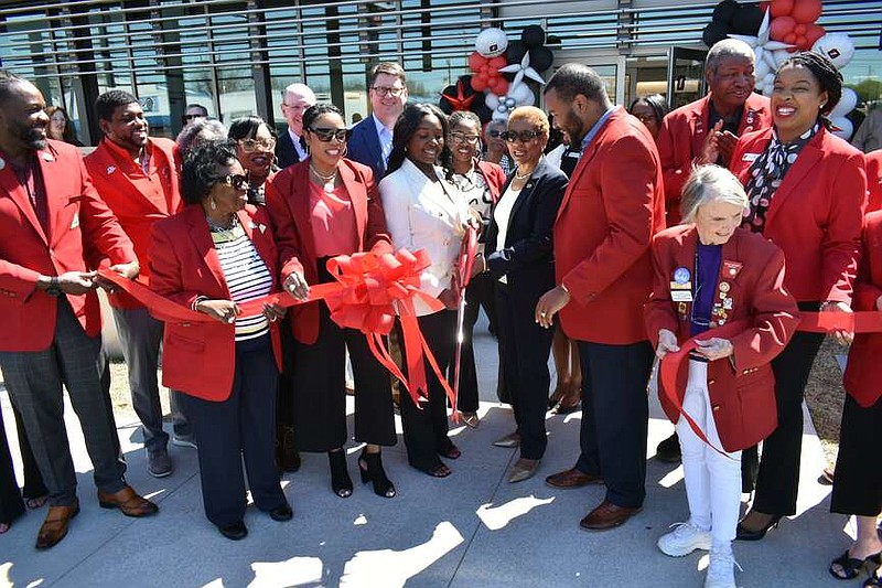 Members of the Pine Bluff Regional Chamber of Commerce Redcoats, along with Mayor Shirley Washington (fifth from right), cut the ribbon on the grand opening of the Simmons Bank branch at 1400 E. Harding Ave. (Pine Bluff Commercial/I.C. Murrell)