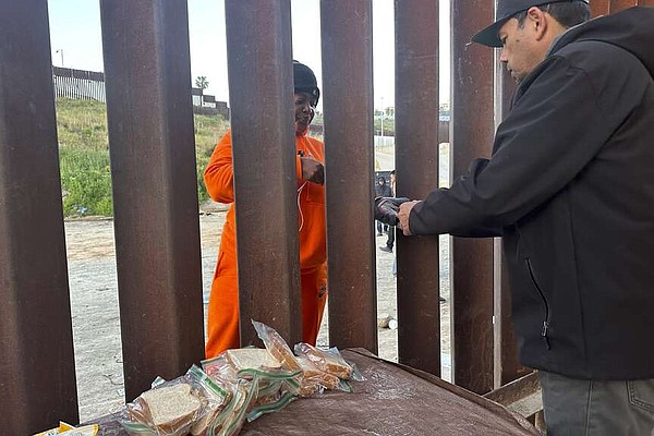Judge hears case on migrant well-being | The Arkansas Democrat-Gazette - Vimarsana News