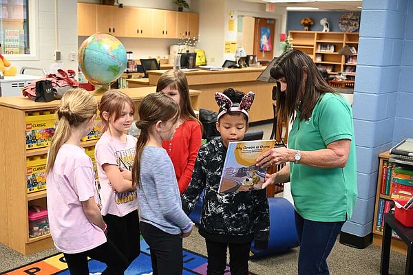 Fulton Garden Club visits elementary schools - Vimarsana News