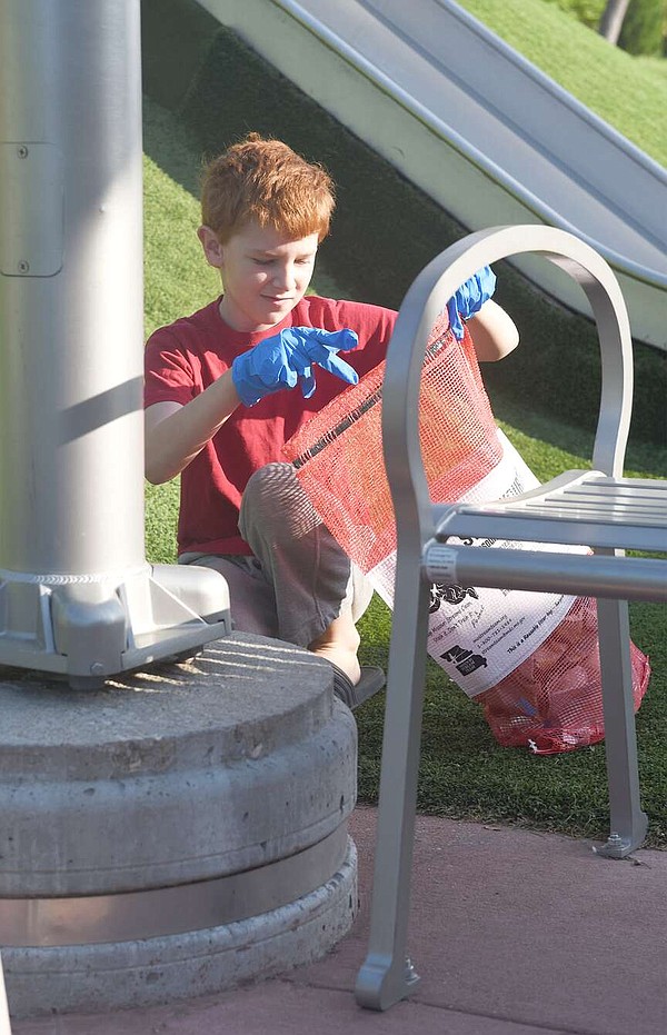 Parks department invites volunteers to pick up trash at parks