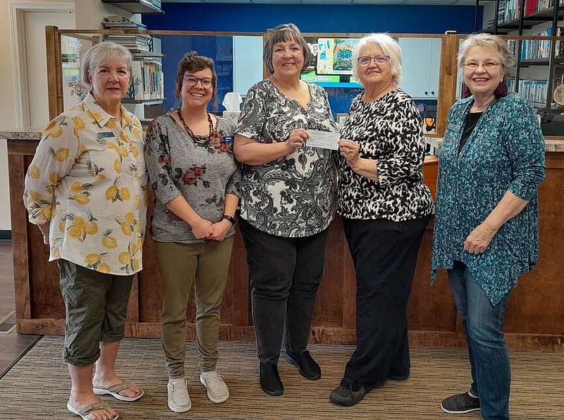 Altrusa donates for summer reading program | Westside Eagle Observer