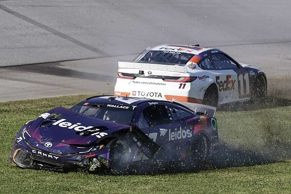 Crash at the finish a gift for Reddick | The Arkansas Democrat-Gazette - Vimarsana News
