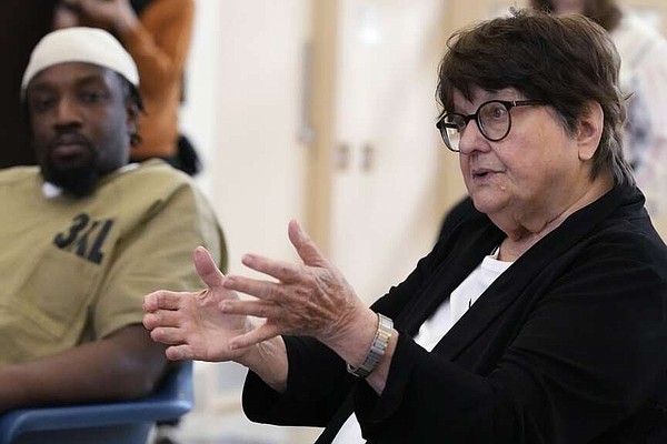 College students, inmates and a nun: A unique book club meets at one of the nation's largest jails - Vimarsana News