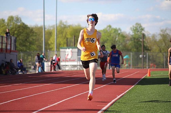 T&F de chicos de Fulton MS: Cook gana tres medallas en los Relevos de México