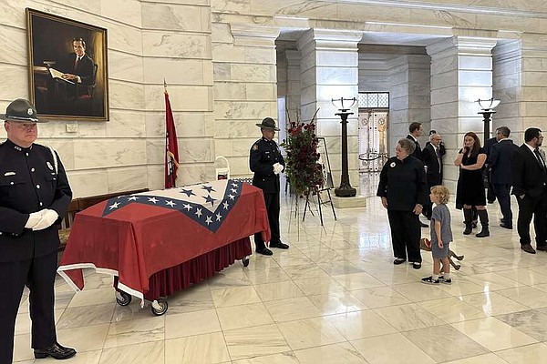 Former governor and senator of Arkansas, David Pryor, is remembered - Vimarsana News